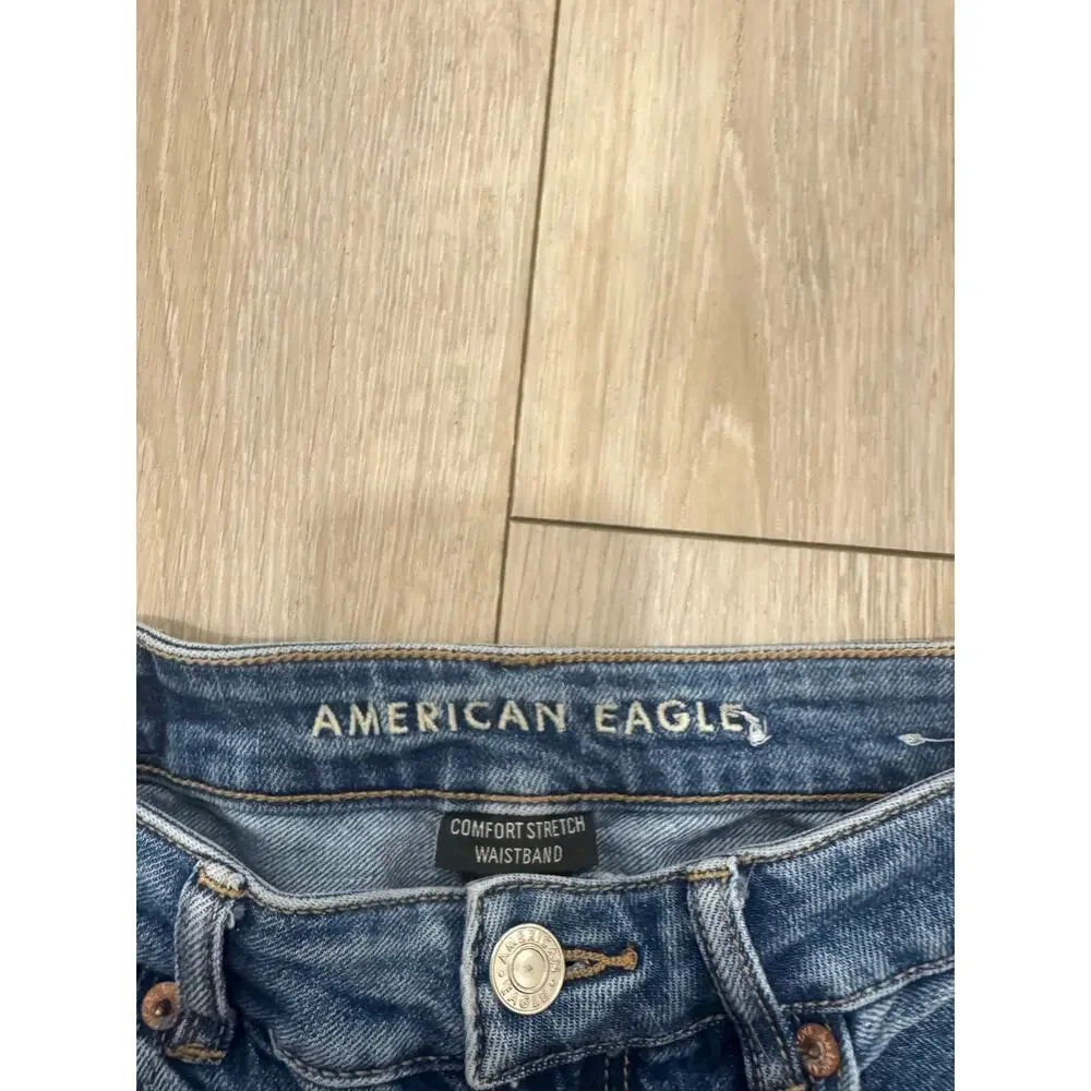 American Eagle medium wash Mom straight jean size 0